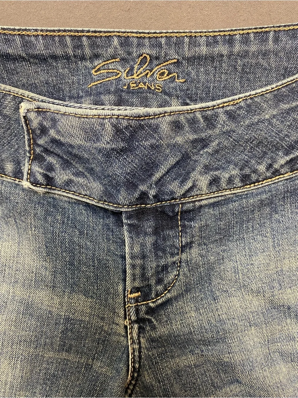 Silver Jeans Women’s Light Wash Blue Denim Bootcut Low-Rise Jeans Size 28/34